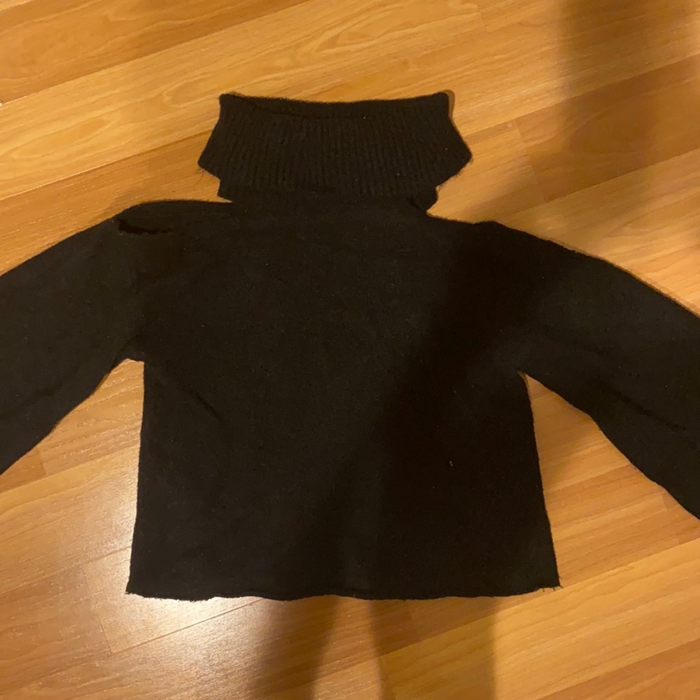 Shoulderless black turtleneck